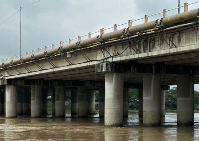 Puente Vicente Rocafuerte amenaza con colapsar.
