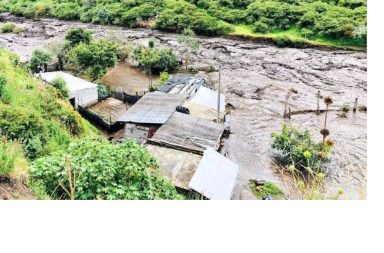 Tragedia en Olmedo, Cayambe: Así arrasó el agua tras el desbordamiento de una acequia