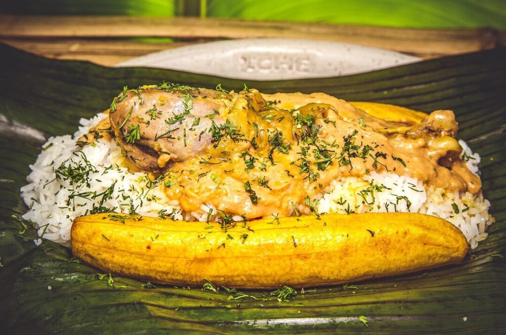 Uno de los platos típicos y tradicionales de la provincia de Manabí, Ecuador, es la tonga.
