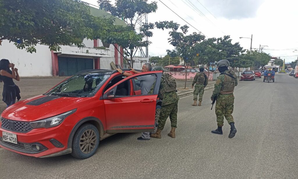 Militares en operativos de control en Portoviejo