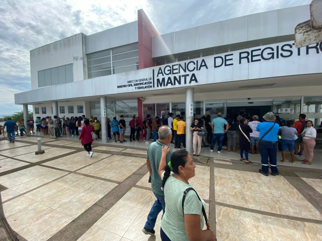 En Portoviejo el horarios de atención: sábado de 8:00 a 14:00; domingo de 8:00 a 12:00.