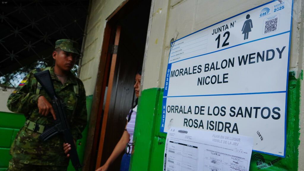 El CNE habilitó varios canales para consultar el lugar de votación