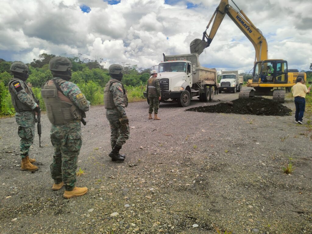 Militares destruyen pista clandestina destina para avionetas
