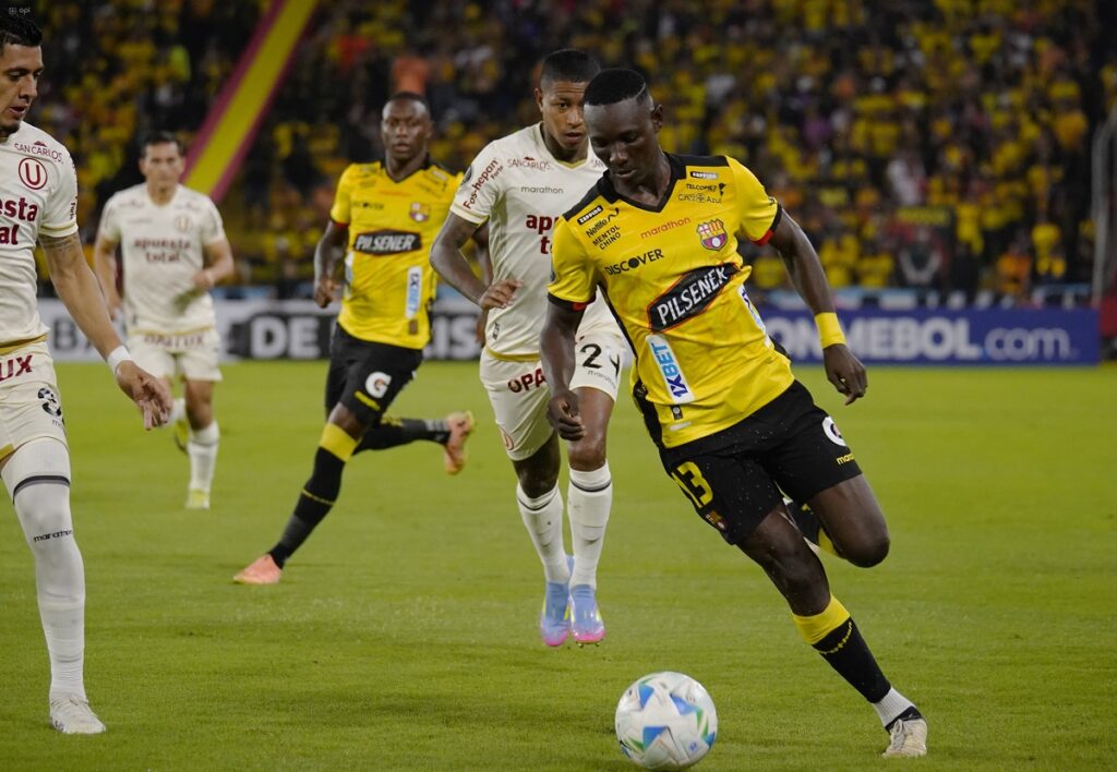 Barcelona SC sufrió una derrota por 1-0 ante Universitario de Perú en el estadio Monumental Banco Pichincha.