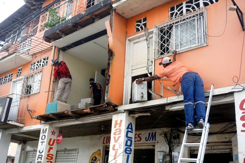 Más de 850 afectados tras fuerte sismo en Esmeraldas: daños en viviendas y escuelas