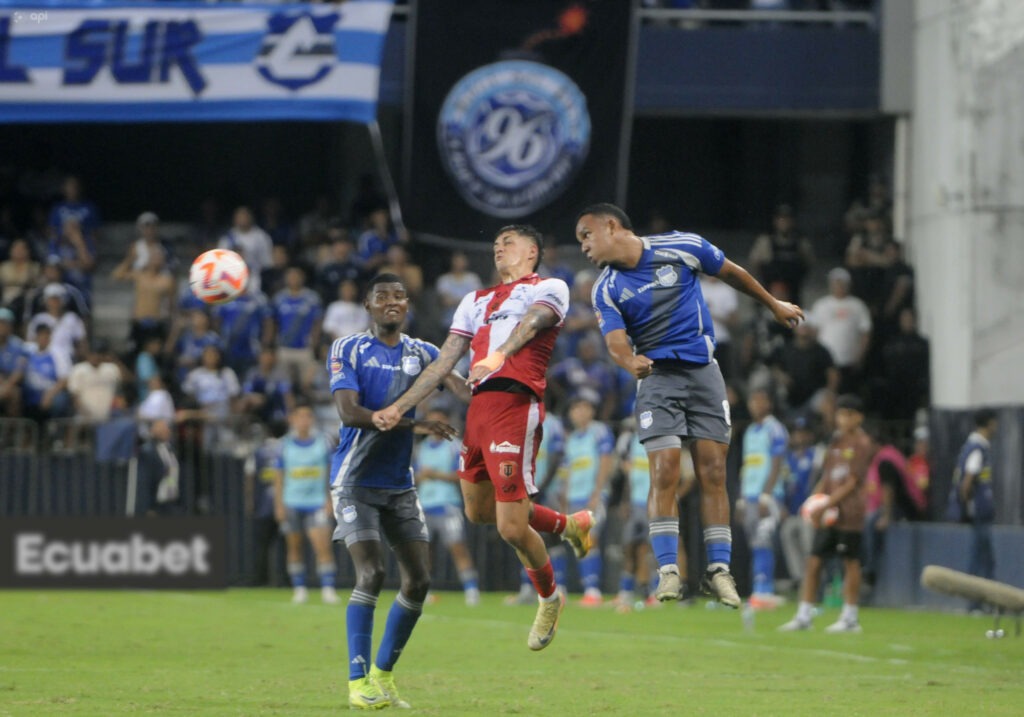 Edison Carcelén marcó el gol que le dio la victoria a Técnico Universitario ante Emelec