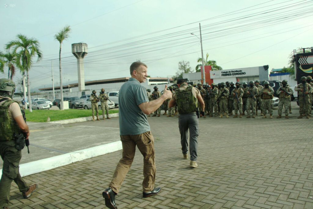 Erik Prince, fundador Blackwater, participó en un operativo en el suburbio de Guayaquil denominado Apolo 13
