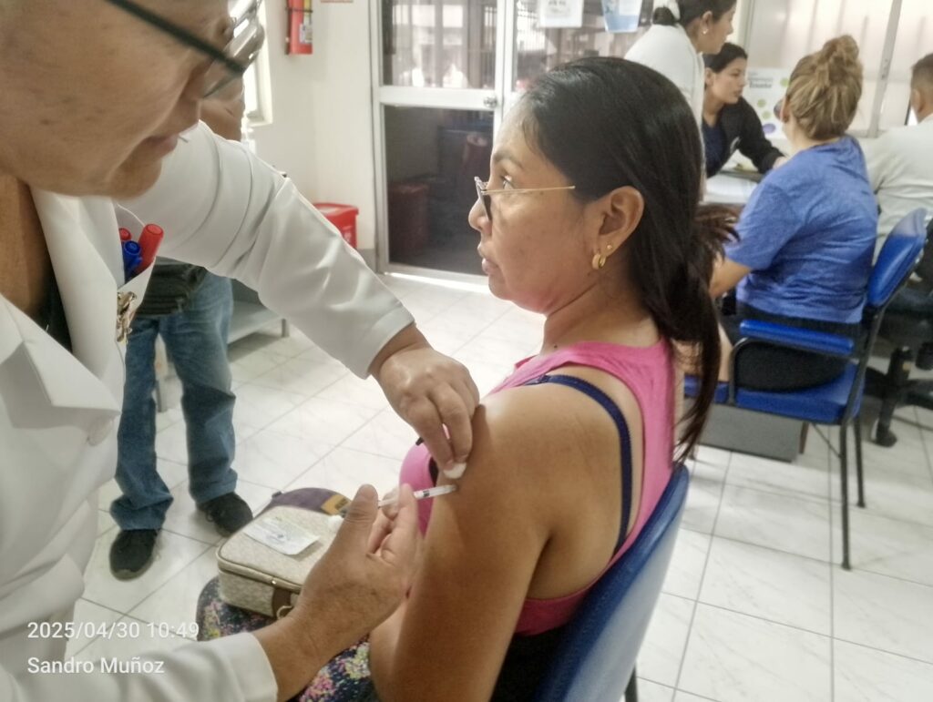 32 centros de salud están habilitados en Portoviejo para el proceso de vacunación contra la fiebre amarilla.