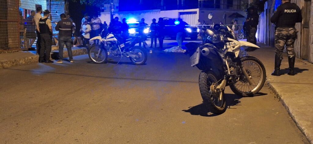 En dos ataques simultáneos, en San Agustín y la 20 de Mayo, asesinaron a dos hombres.