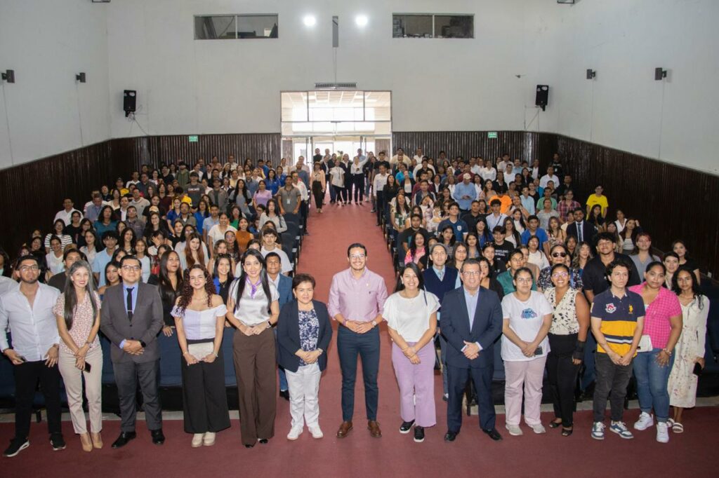 La Senescyt lanza el programa de becas para la certificación en idioma inglés “Because he is nice”.