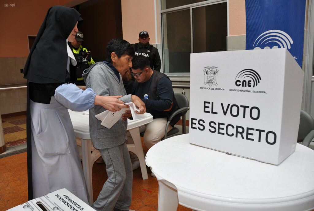 537 personas mayores de 50 años con discapacidad física igual o superior al 75% participaron del proceso Voto en casa. Foto: Api
