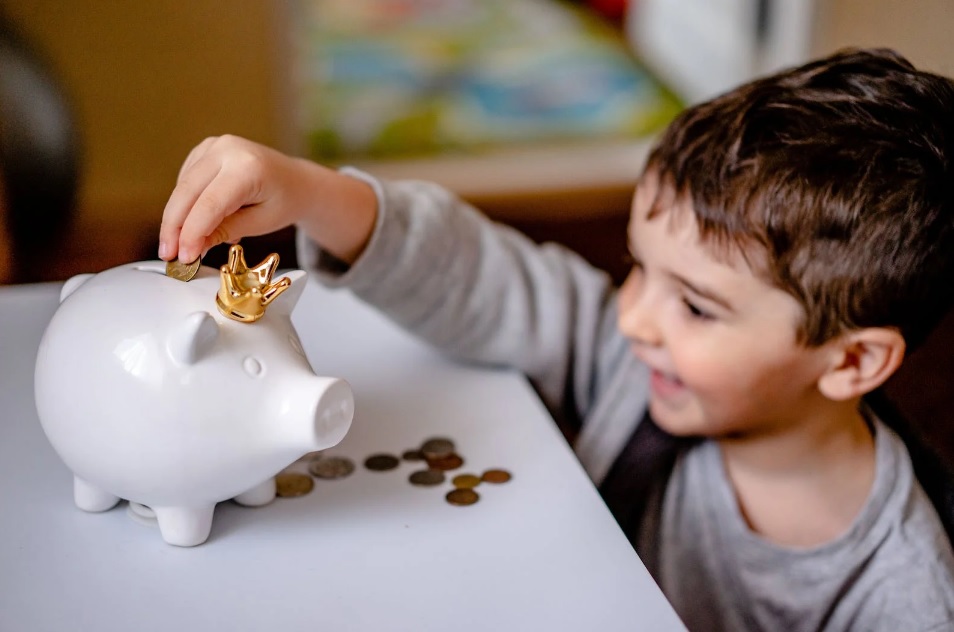 A los niños se les debe enseñar el valor del dinero desde edades tempranas.