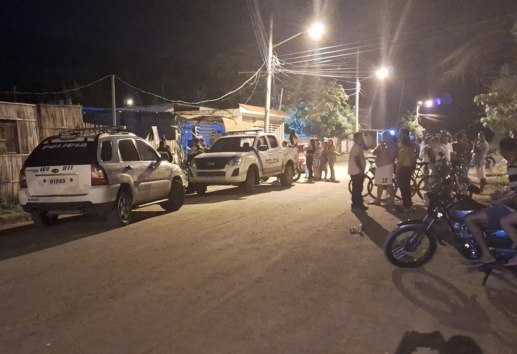 A un hombre conocido como “El Mico” lo asesinaron la noche del domingo 20 de abril en la ciudadela El Florón, en Portoviejo.