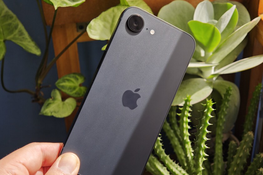 Apple enfrenta riesgos en la guerra arancelaria por su dependencia de China