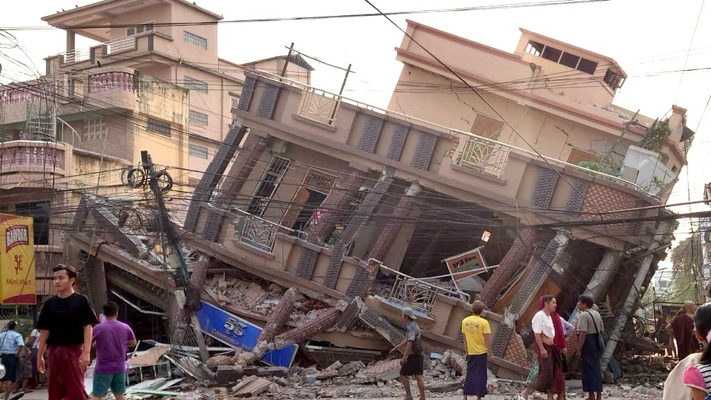 Ascienden a más de 3.500 los muertos por el terremoto en Birmania