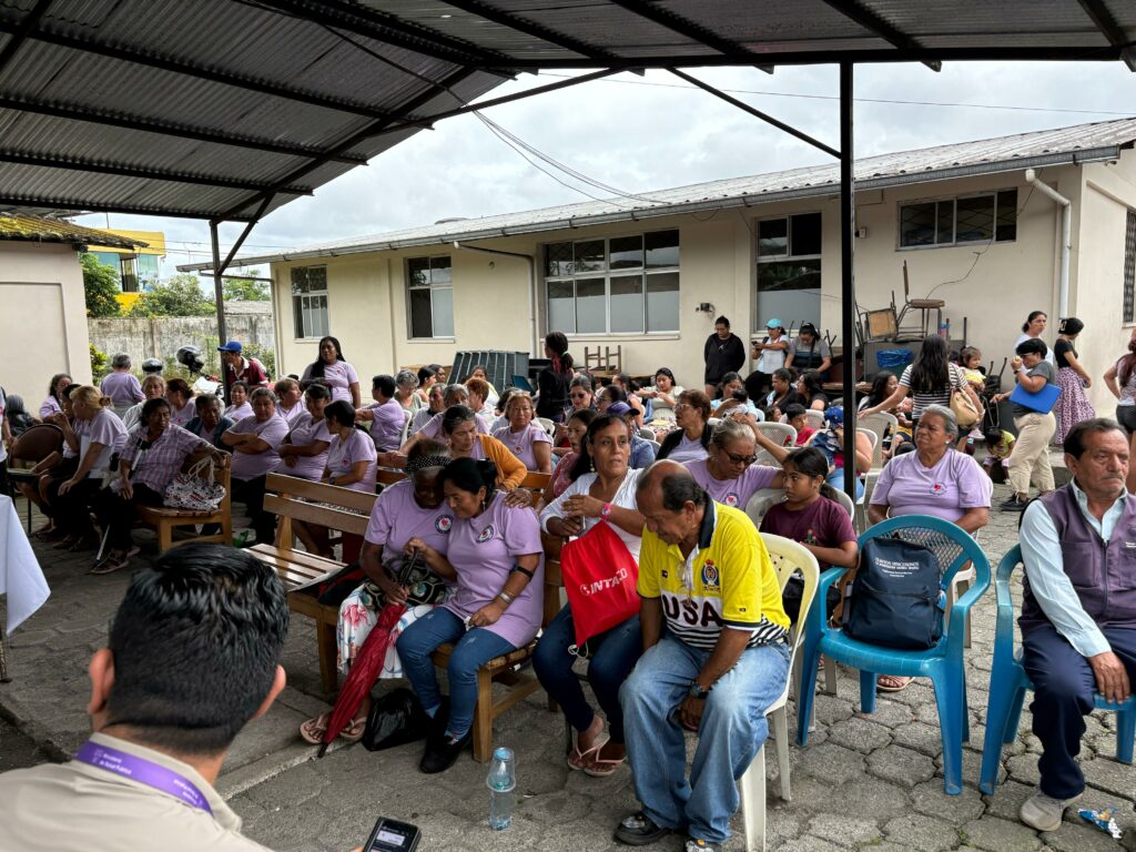 Autoridades y habitantes asistieron al subcentro Santa Martha, uno de los primeros en ser intervenido como parte del plan de repotenciación de subcentros de salud.