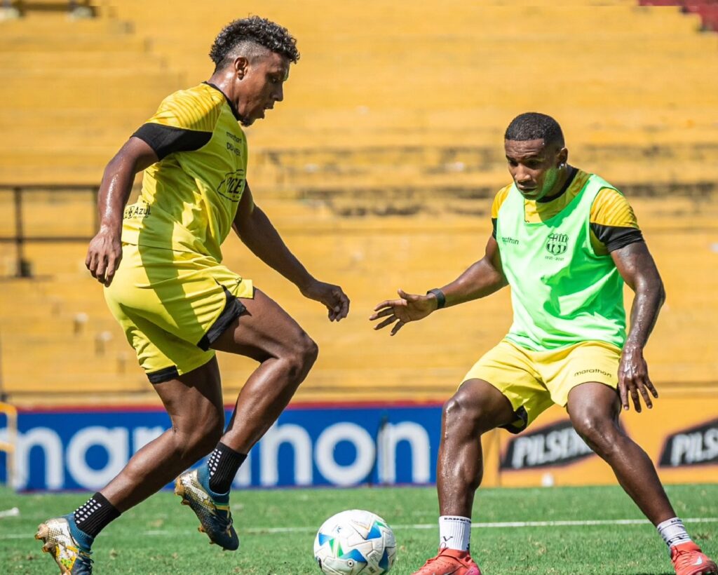 Jugadores de Barcelona SC en un entrenamiento