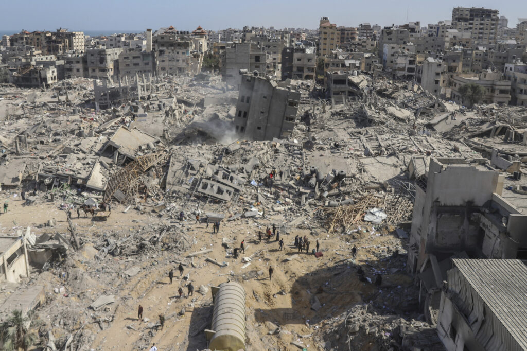 Bombardeo en Gaza deja decenas de muertos y heridos tras ataque israelí