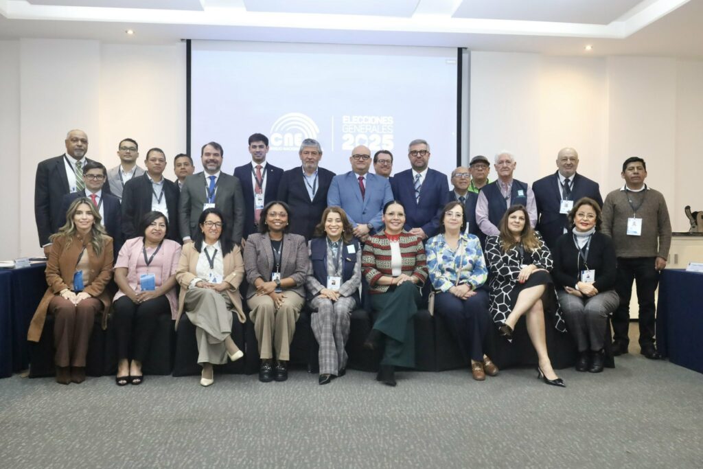 CNE impulsa la capacitación de observadores internacionales para la Segunda Vuelta electoral en Ecuador.