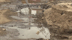Calle Tomás Larrea en Portoviejo continúa sin intervención pese a cronograma vencido