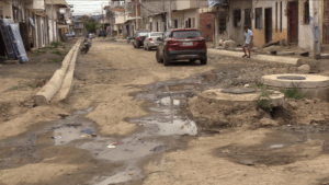 Calle Tomás Larrea en Portoviejo continúa sin intervención pese a cronograma vencido