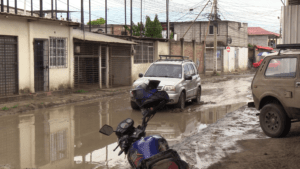 Calles intransitables y mal olor afectan a dos ciudadelas de Portoviejo