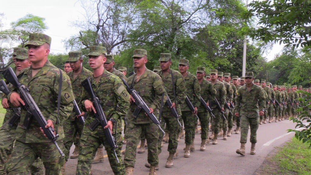 Cerca de 400 militares reforzarán la seguridad en Manabí