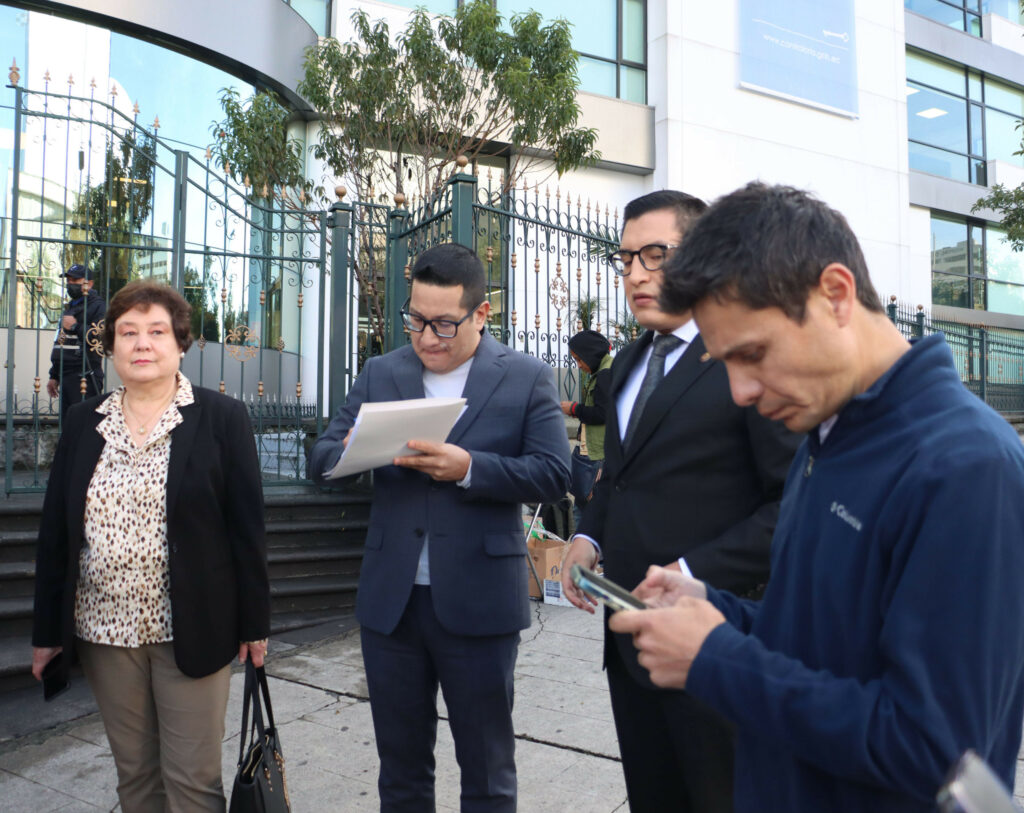 Concejales de Quito exigen investigación por contratación de flota de trolebuses