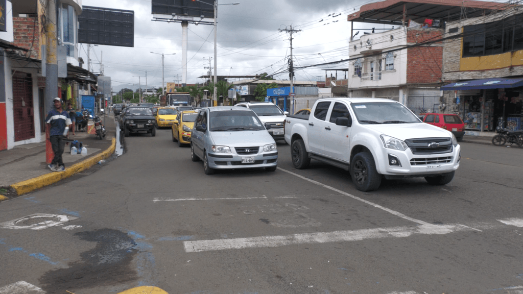 Congestión vehicular marca el inicio de semana en Portoviejo