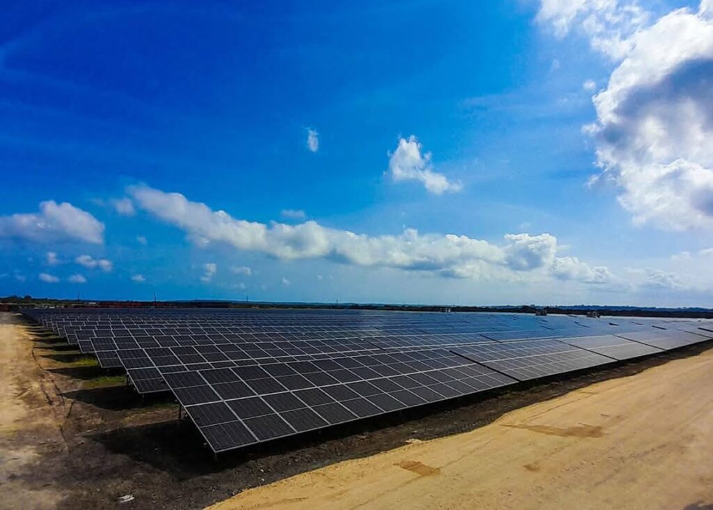 Cuba apuesta por energía solar para superar crisis eléctrica y reducir dependencia del petróleo.