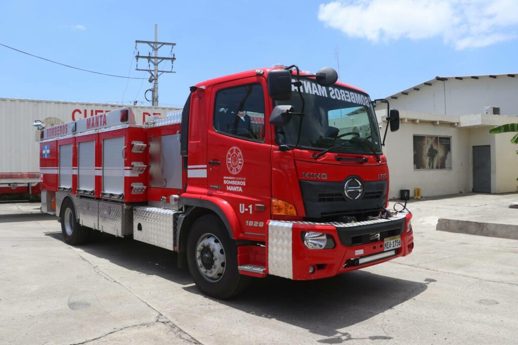 El Cuerpo de Bomberos de Manta adquirió dos camiones contra incendios.