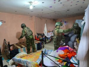 Bloque de seguridad incauta munición de largo alcance en bodega de encomiendas