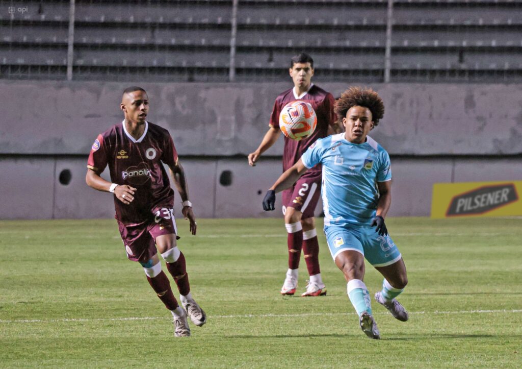 Acción del partido entre Vinotinto vs. Delfín.
