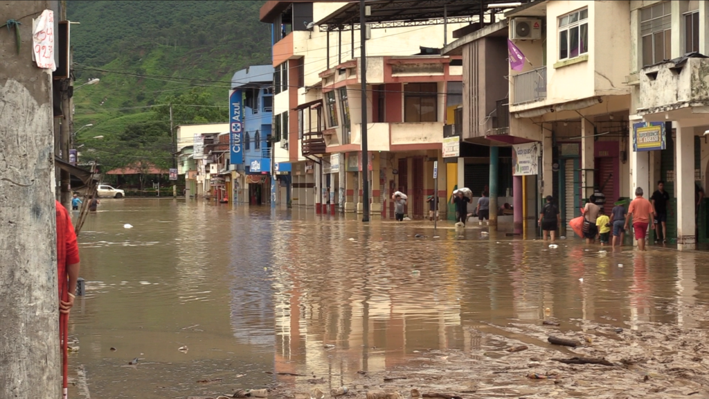 Desbordamientos, lodo y destrucción