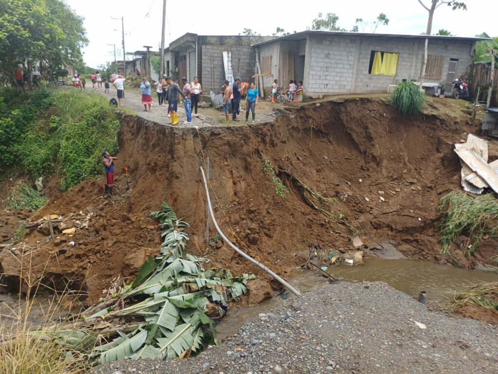Deslizamientos y apagones golpean a Santo Domingo este domingo