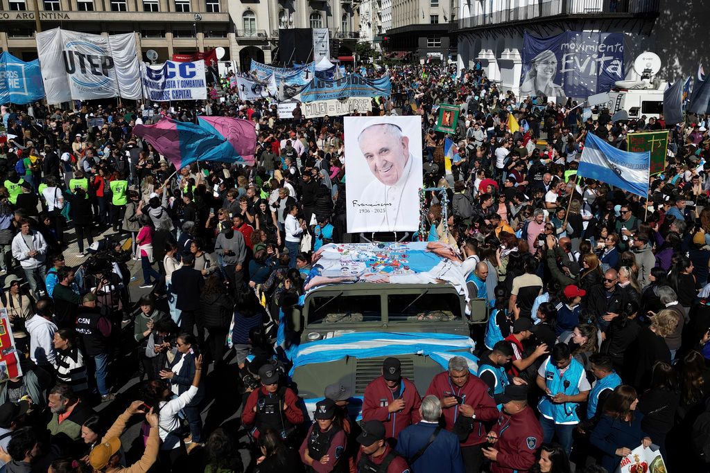 Despedida emotiva en Buenos Aires miles honraron al papa Francisco en su tierra natal