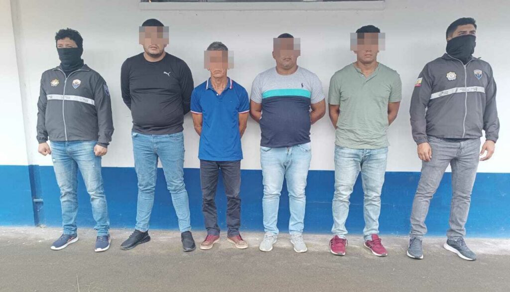 Detienen a asaltantes de carreteras en Santo Domingo de los Tsáchilas serían miembros de 'Los Lobos', según la Policía