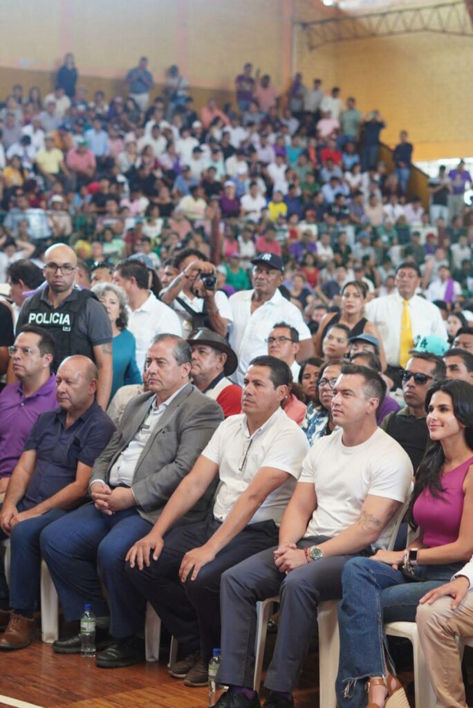 Dirigentes de la transportación y taxismo brindaron su respaldo gremial a Daniel Noboa en Santo Domingo de los Tsáchilas.