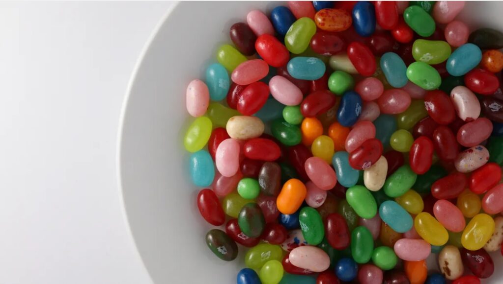 Donald Trump anunció este martes su intención de prohibir todos los colorantes artificiales de los alimentos en Estados Unidos de aquí a finales de 2026