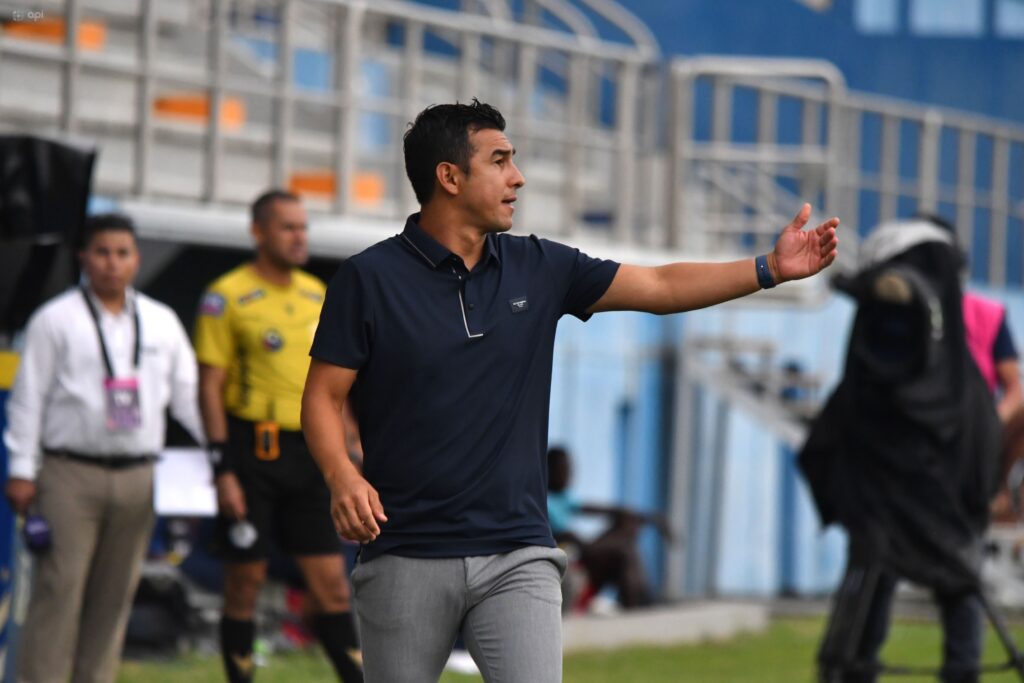 EFRÉN MERA, ENTRENADOR DEL MANTA FC