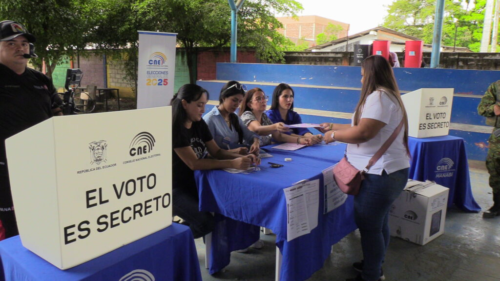 El CNE empieza a distribuir el material electoral en la provincia