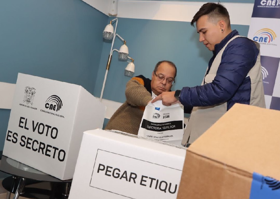 El Consejo Nacional Electoral (CNE) informó que 929 personas enfrentan multas por fotografiar el voto electoral