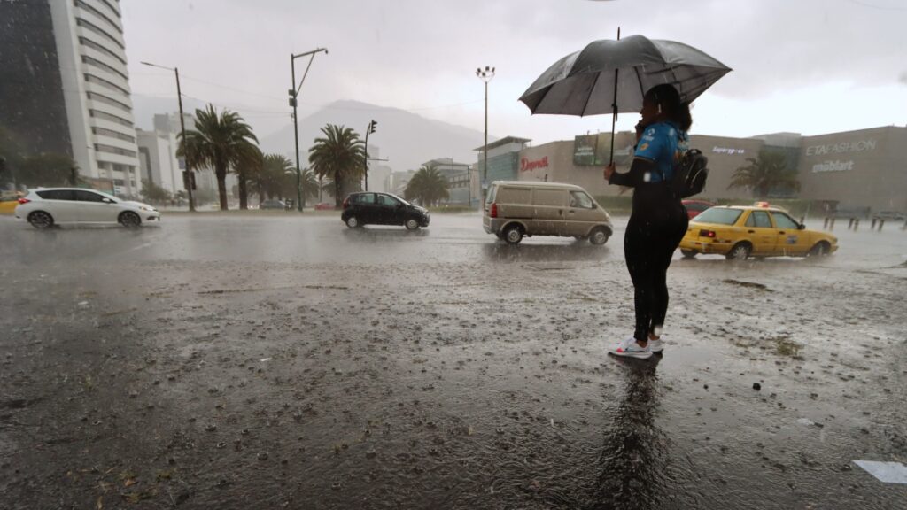 El Erfen alerta de incremento de precipitaciones entre la cuarta semana de abril hasta el fin de mes en tres provincias de la Costa. API.
