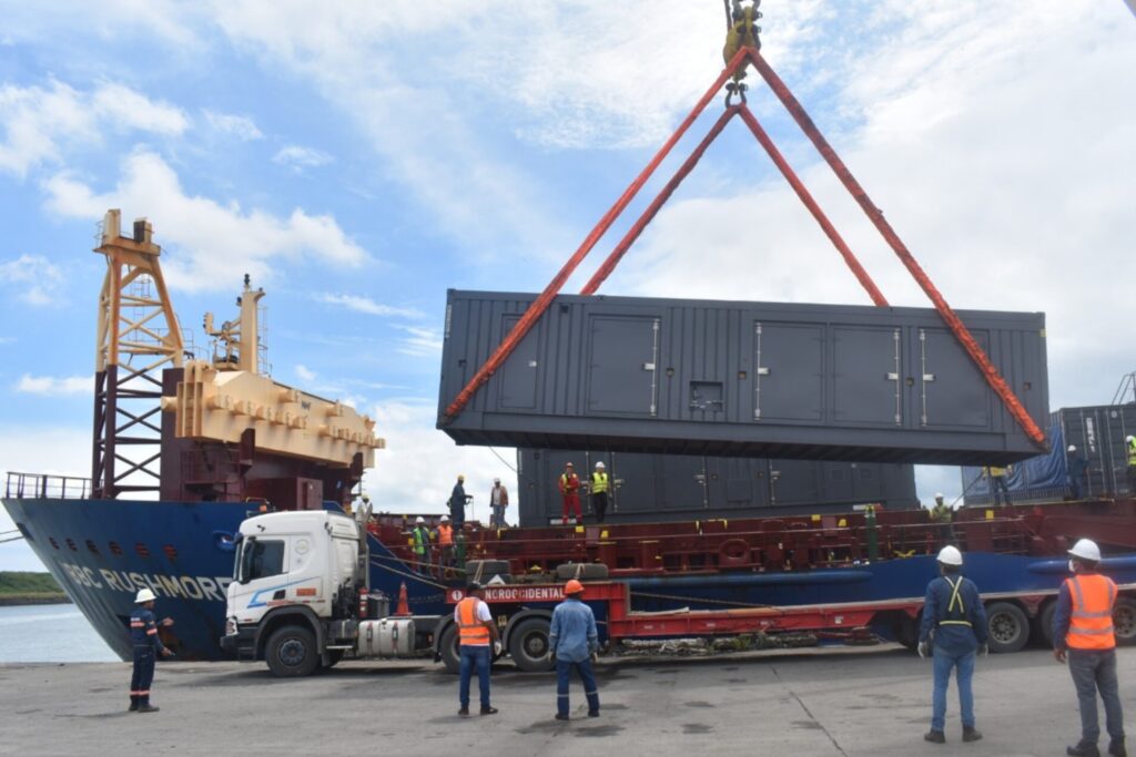 El Gobierno impulsa la Central Térmica Esmeraldas III con nuevos equipos.