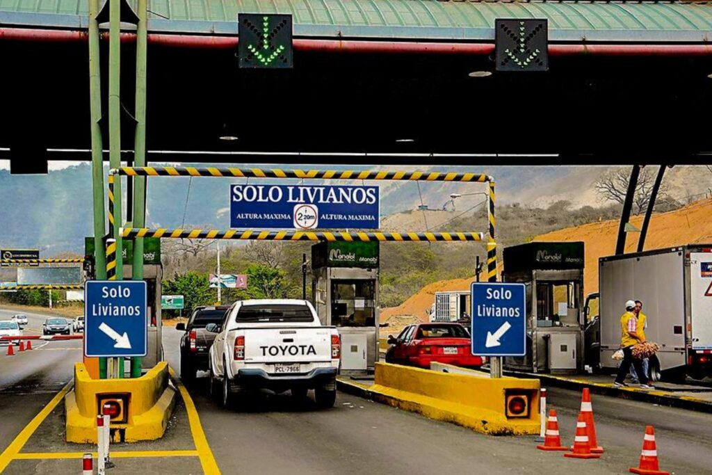 El Gobierno intervendrá la vía Portoviejo-Manta con cerca de 3 millones de dólares después de la suspensión del peaje.