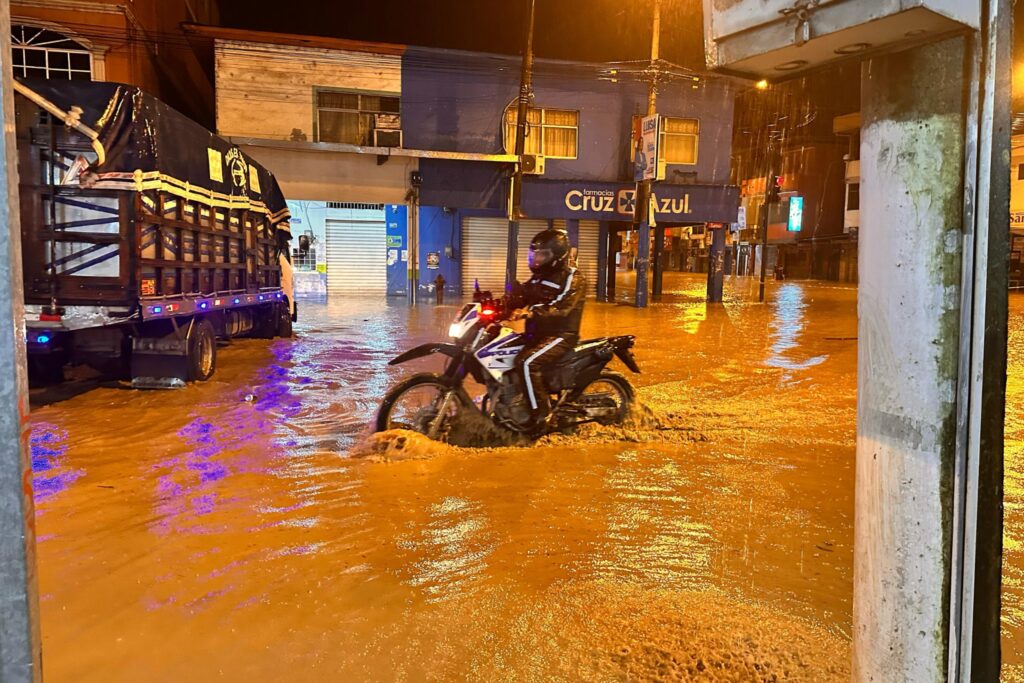 El Inamhi emite advertencia por fuertes lluvias, tormentas y vientos para esta noche en varias provincias de la región Costa. El Diario.