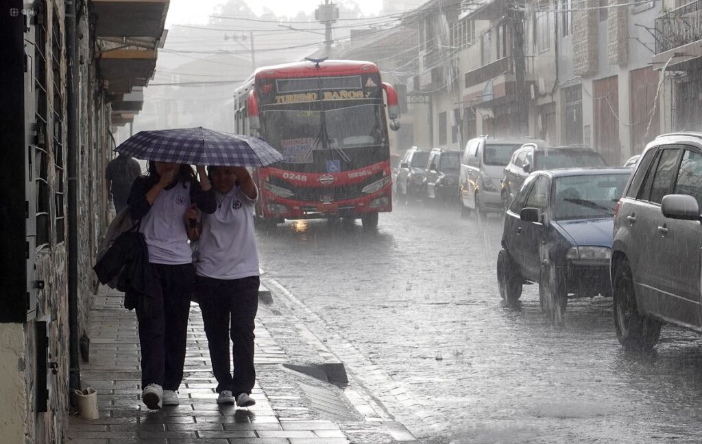 El Instituto Nacional de Meteorología e Hidrología (Inamhi) pronosticó lluvias intensas, tormentas y ráfagas de viento