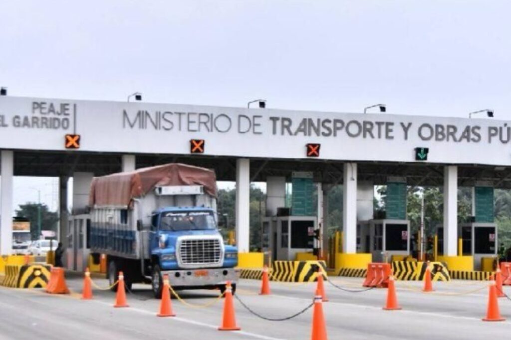 El Ministerio de Transporte y Obras públicas suspende los cobros en las estaciones de peaje El Garrido y La Avanzada de la provincia de El Oro. Internet.