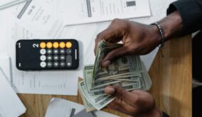El PIB registró un decrecimiento del 2% durante el 2024, de acuerdo a datos emitidos por el Banco Central del Ecuador. Pexels.