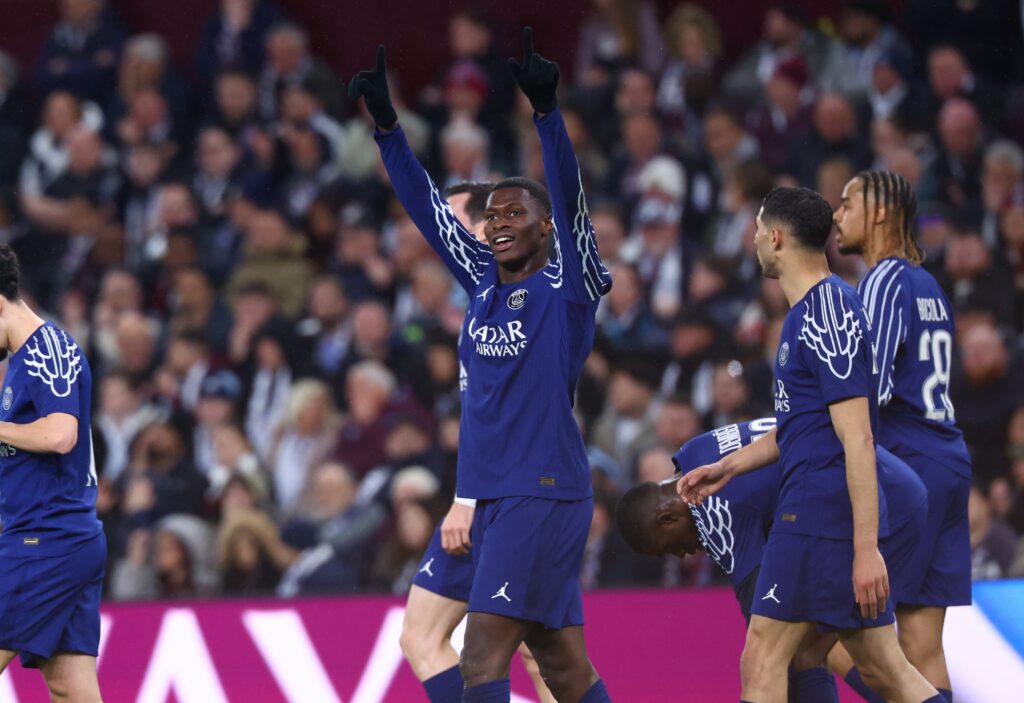El PSG sufrió con el Aston Villa pero clasificó a las semifinales de la Champions League